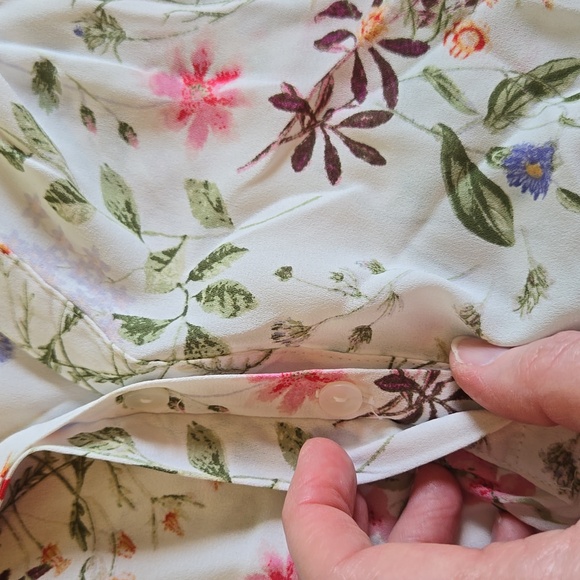 Violet + Claire floral blouse - Picture 8 of 8